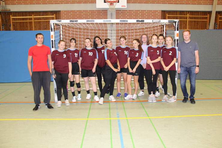 Mannschaftsfoto der weiblichen B-Jugend mit Trainer