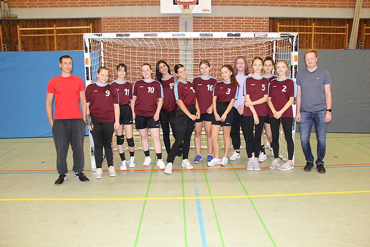 Mannschaftsfoto der weiblichen B-Jugend mit Trainer