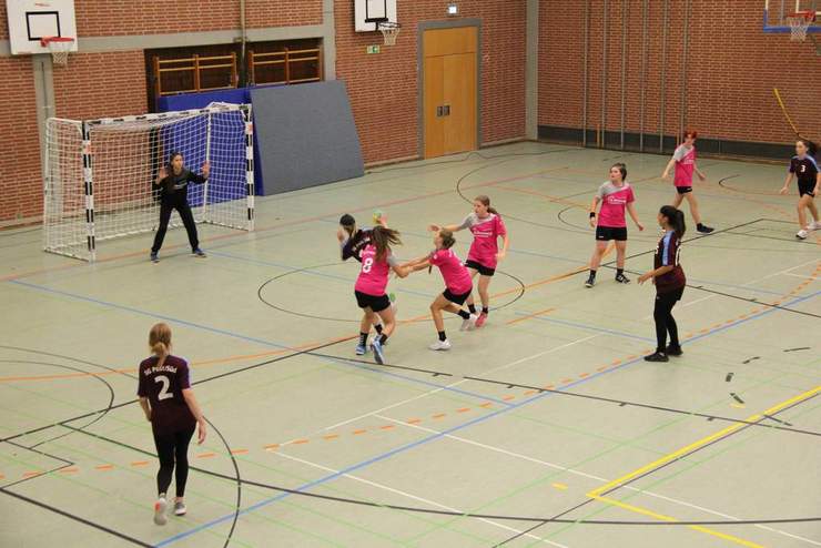 Torwurf der weiblichen B-Jugend 