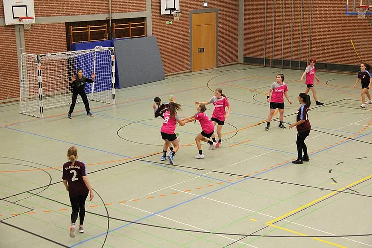 Torwurf der weiblichen B-Jugend 